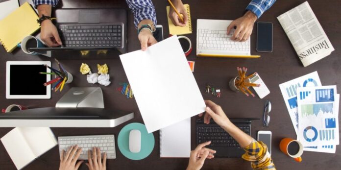 -فريق-العمل-e1523878645957 فريق العمل